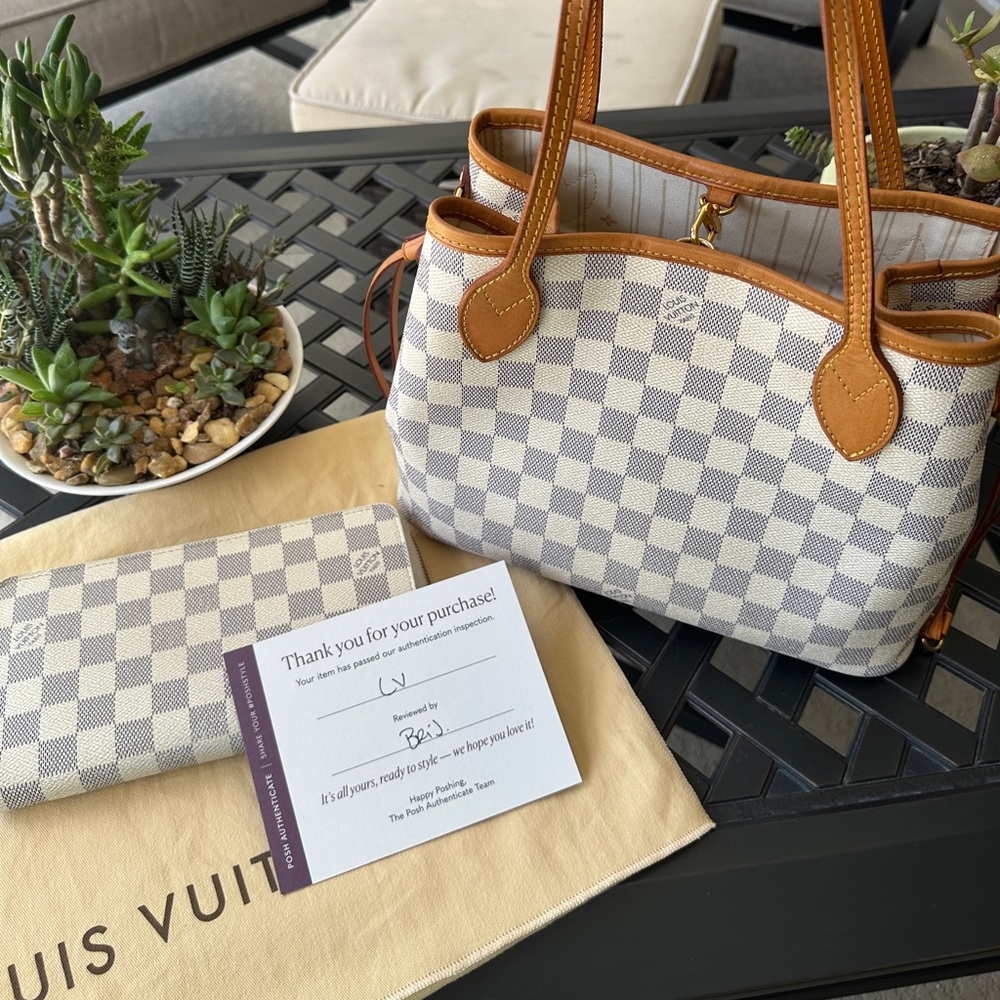 Authenticated Louis Vuitton White and Blue Damier NEVERFULL PM TOTE - Picture 2 of 13